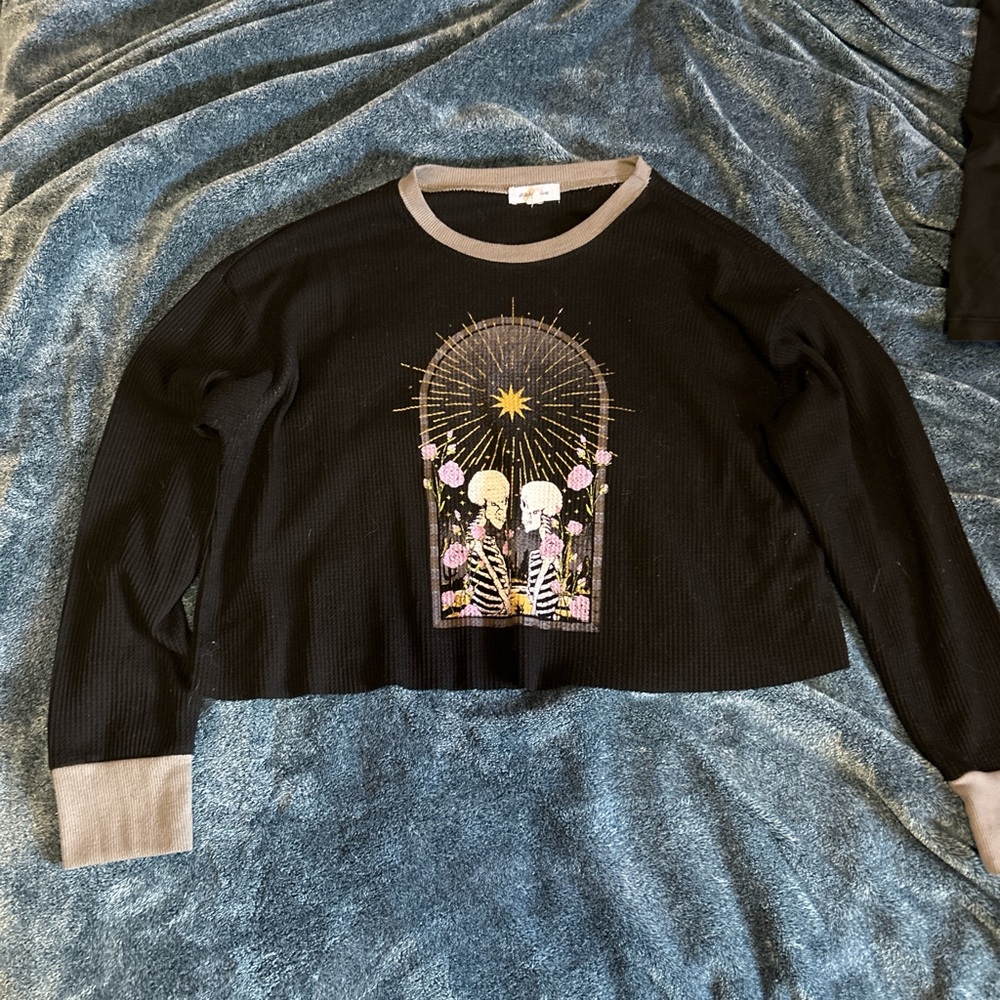 Wallflower cropped long sleeve shirt size medium